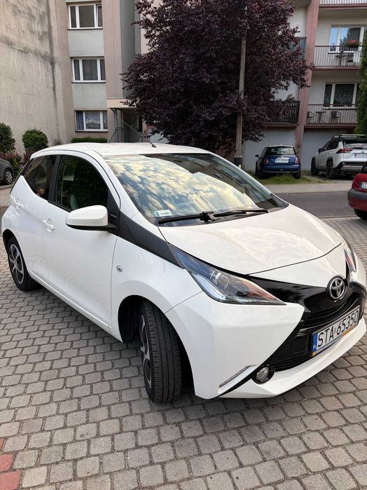 samochód toyota aygo