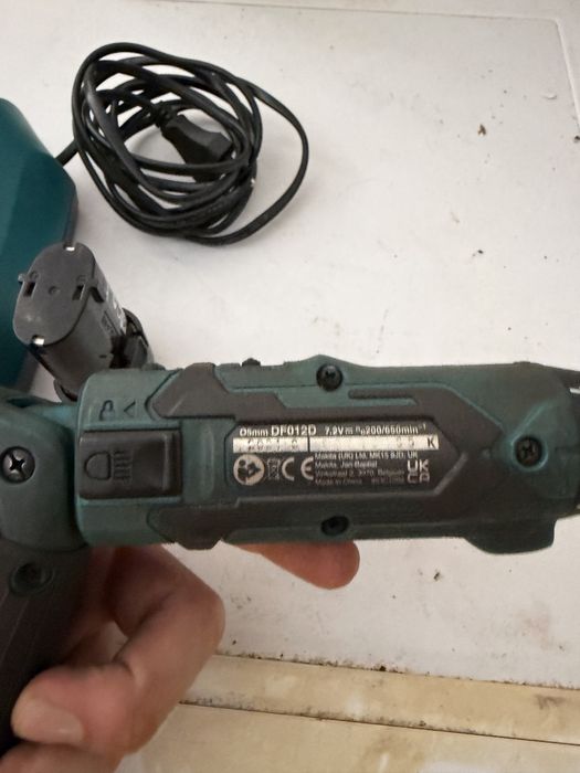 aparafusadora articulada reta Makita DF012D