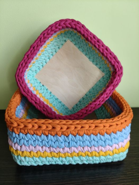 Кошики з трикотажної пряжі, ручної роботи