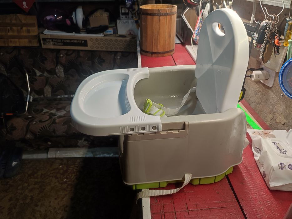 Продам столик кормильный!