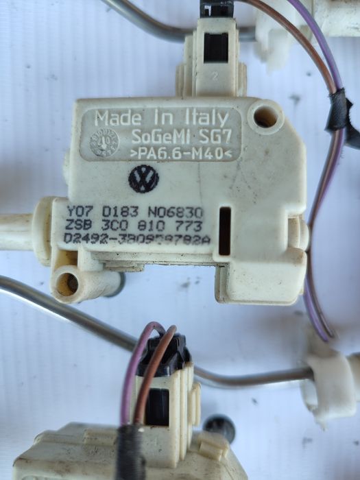 Активатор лючка бензобака Пассат б6 б7 Октавія А5 Гольф 6 5 замок бака