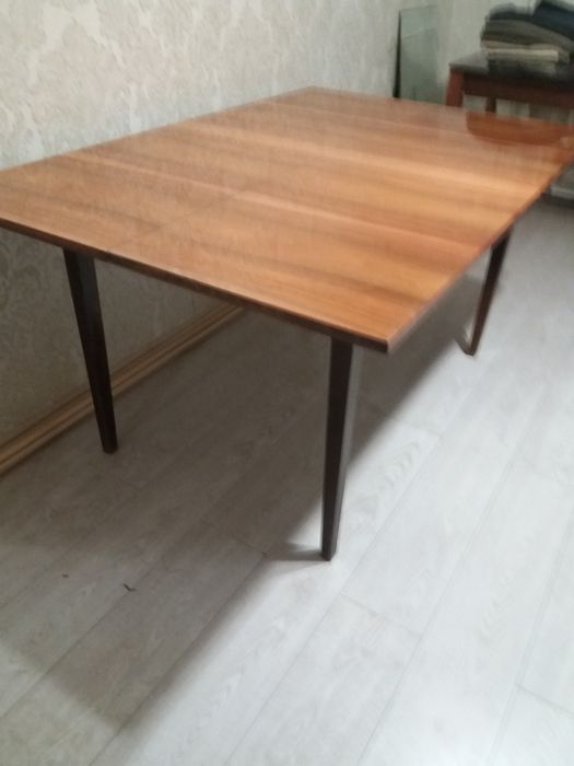 Стол деревянный большой