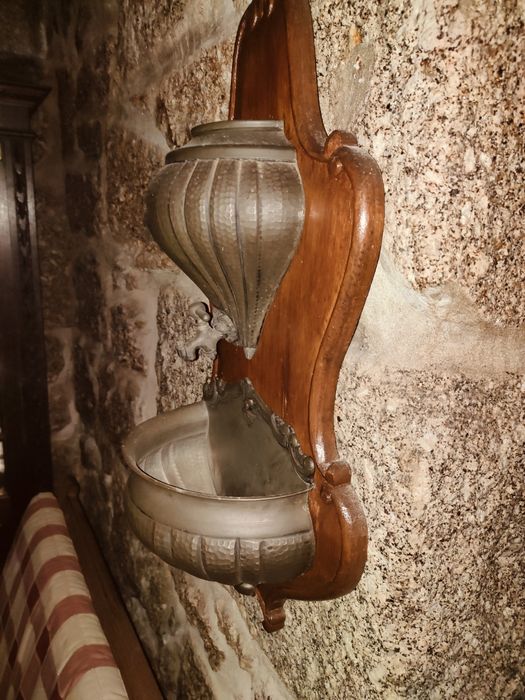 Lava mãos antigo em metal