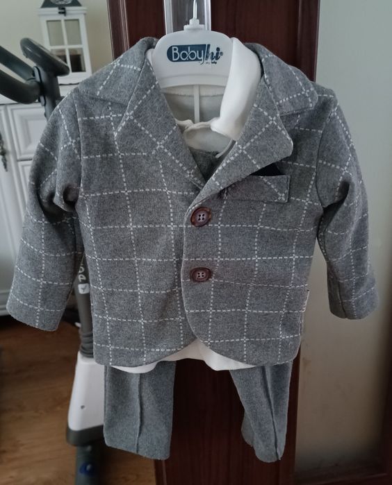 Elegancki strój dzieciecy