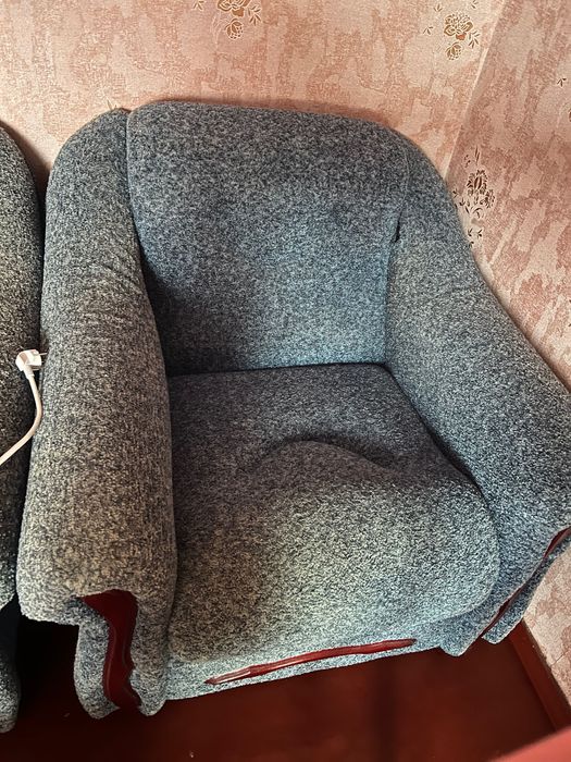 Два спальных кресла , ширина спального места 1 м., длинна 2 метра