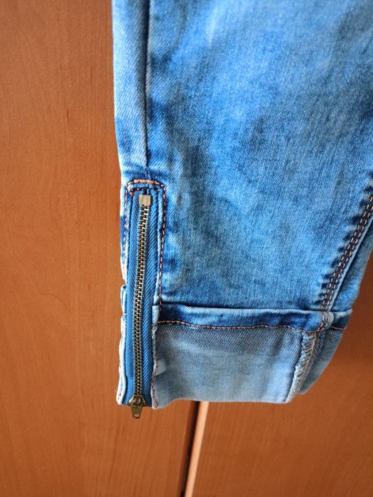 Spodnie jeans  .