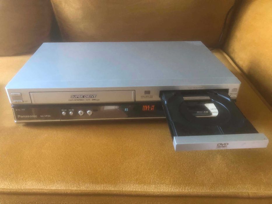 Magnetowid + odtwarzacz dvd 2w1 Panasonic NV-VP30