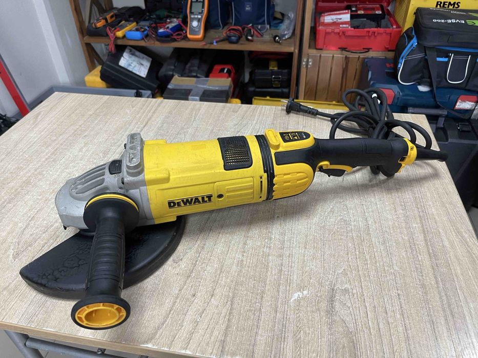 DeWALT DWE4579 (2600W / 230 мм) / Кутова шліфмашина (КШМ / Болгарка) Девольт / 2023 рік