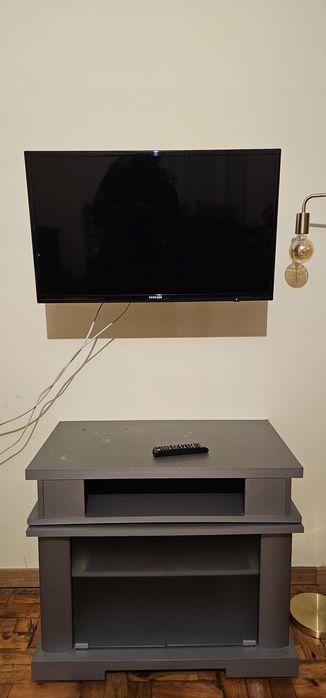 Movel TV cinza em madeira