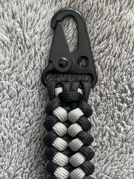 Brelok do kluczy z paracordu