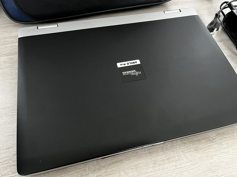 Laptop Fujitsu Siemens Amilo Pro + torba