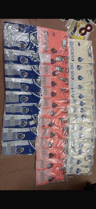 Todo o tipo de camisolas com etiqueta Futebol, NBA. Qualidade garantid