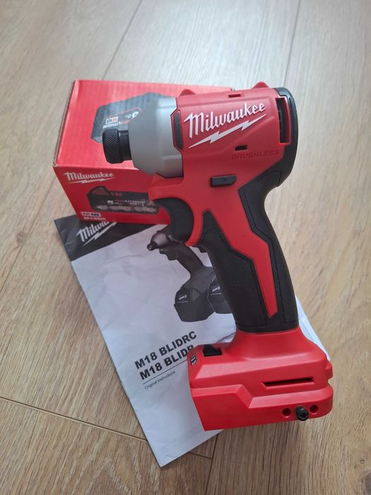 Zakrętarka Milwaukee +5ah bateria +Gratis zestaw bitow