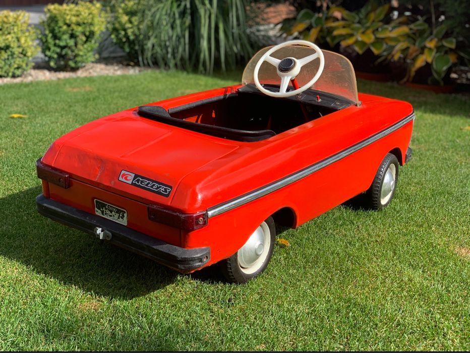 Moskwicz auto na pedały zabawka z PRL