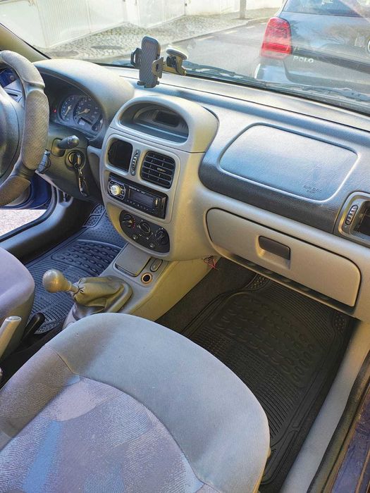 Renault Clio 1999 – Gasolina – Barato – Oeiras – Bom estado gera