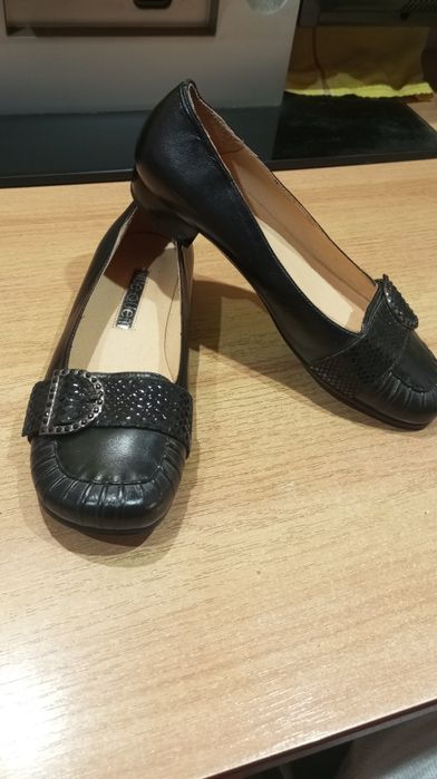 Продам женскую обувь