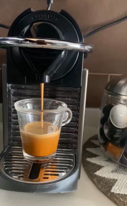 COMO NOVA - Máquina Nespresso Pixie