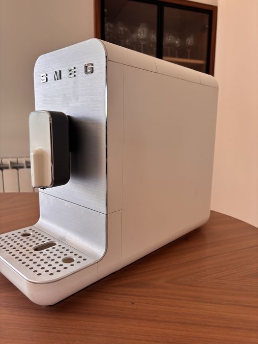 Máquina Café Automática SMEG