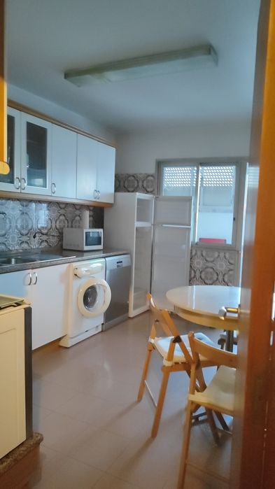 Apartamento T1, metro Ameixoeira disponível para Setembro