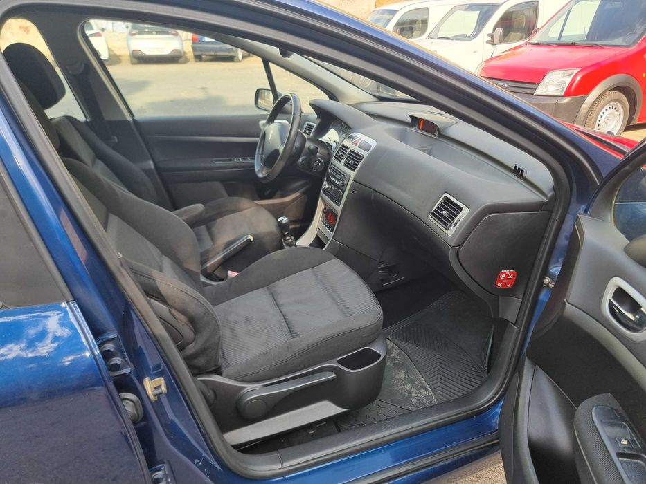 Vendo Peugeot 307 HDi, A/C um automóvel conhecido pelo seu conforto, economia de combustível e fiabilidade.