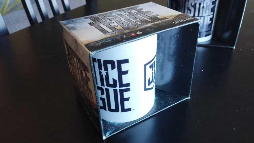 NOVA - Caneca do Filme Justice League - Stencil Logo