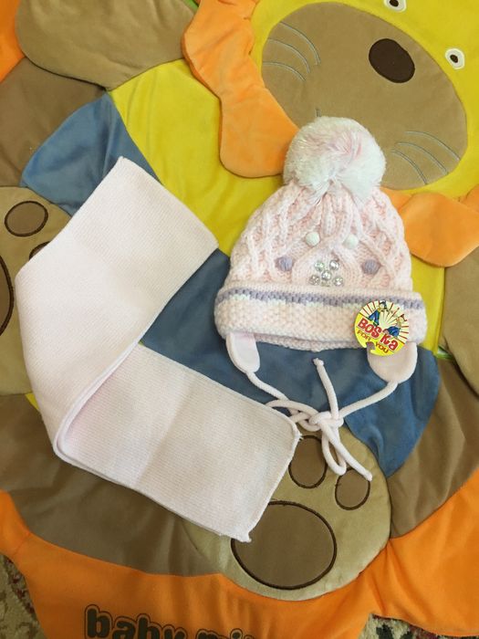 Шапочка дитяча і шарф на дівчинку