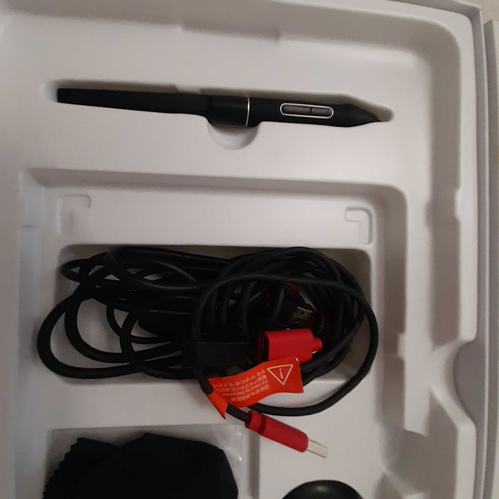 Tablet Graficzny Huion Kamvas 13 czarny