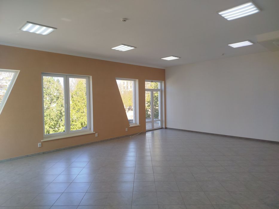 Оренда комерційних приміщень в м.Нововолинськ від 50 до300 м.кв.