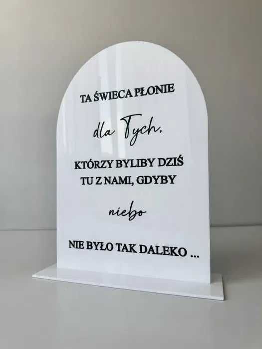 Biała tablica pleksi Ta Śweca Płonie dla Tych złoty napis wesele dekoracje sali
