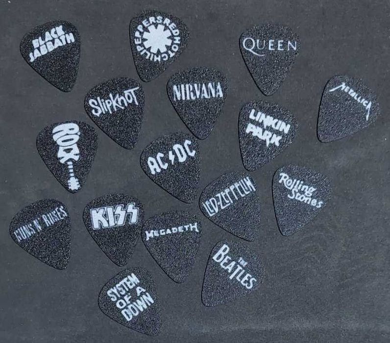 12 Palhetas de Guitarra. LER o anuncio