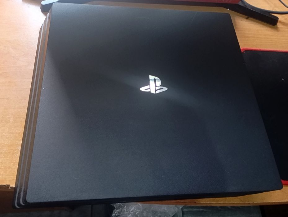 Продам PlayStation 4 pro 1 ТБ PS4 Pro б/у у хорошому стані