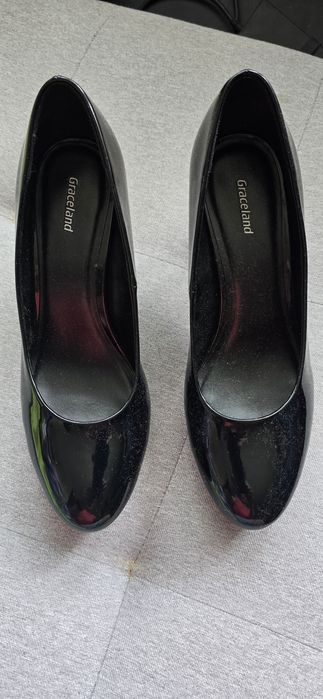 Buty damskie lakierki