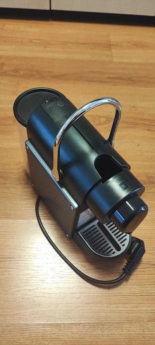 Máquina de Café Nespresso Pixie – Para Reparação ou Peças