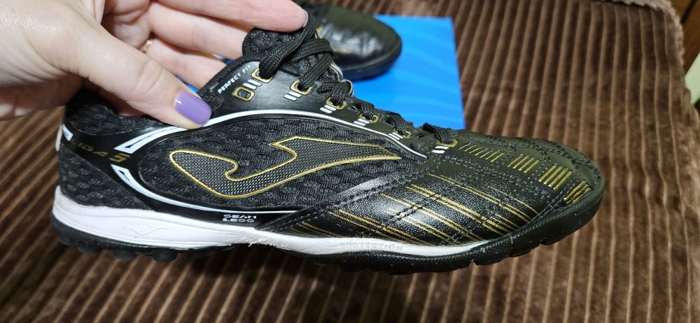 Сороканіжки, футзалки 38р. Joma