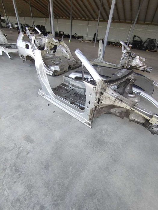 Четверть перед права  Гольф 7 універсал Golf 7  поріг карніз кузовщина