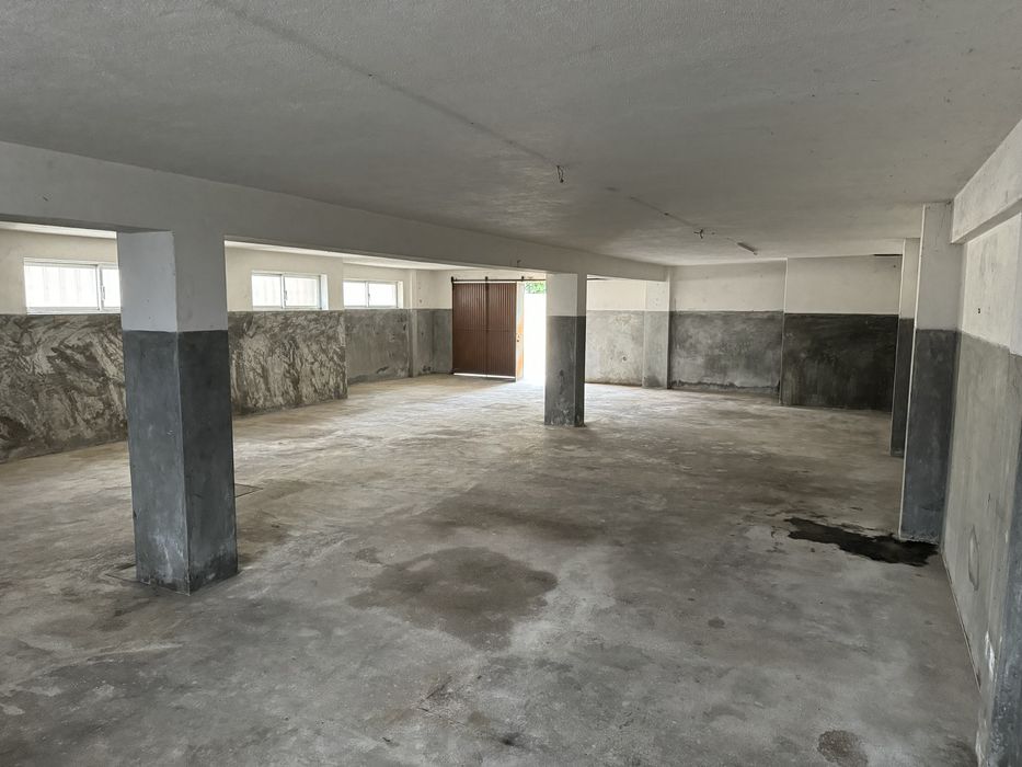 Armazem com 120 m2 para arrendar-Maia