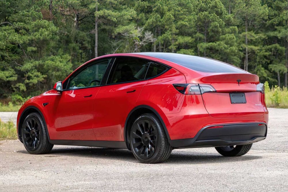 Tesla Model Y Long Range      2023