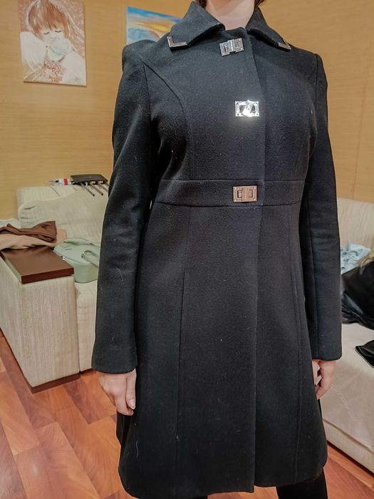 пальто зимове чорне  розм 46 (38)