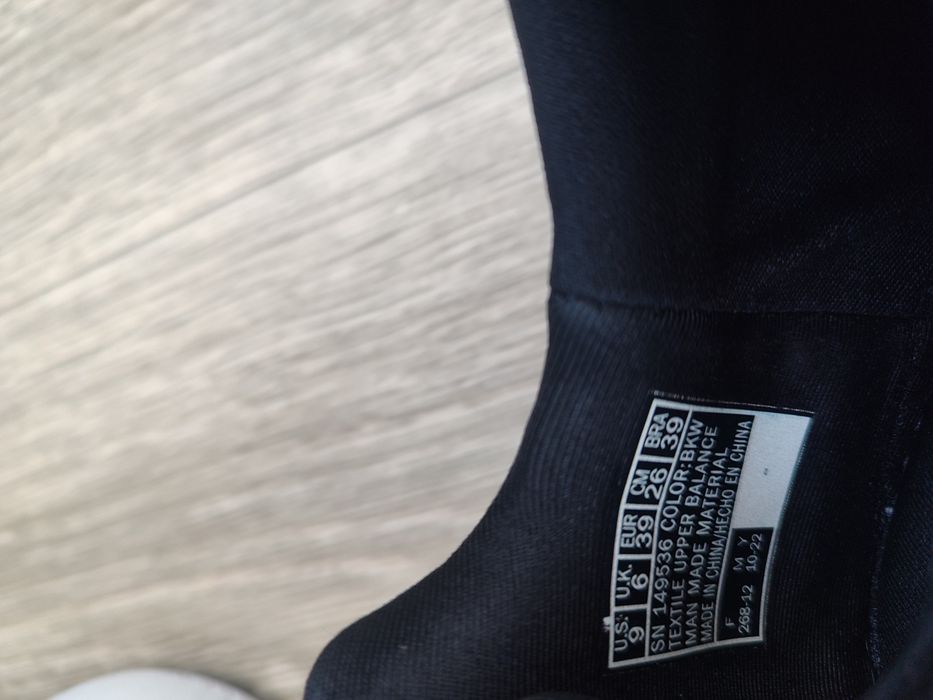Продам женские кроссовки Skechers