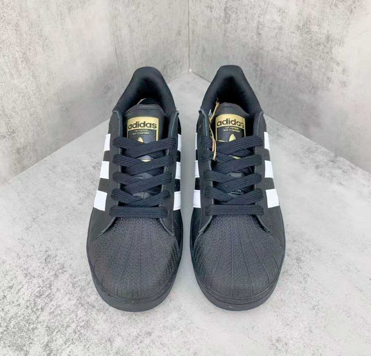 Lato Superstar foundation Black 41
