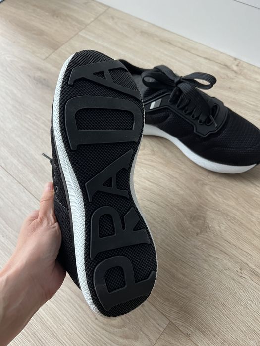 Prada кросівки, оригінал, нові, 38 р