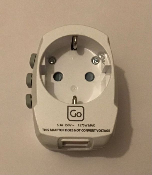Adaptador universal Europa +Mundo+Usb