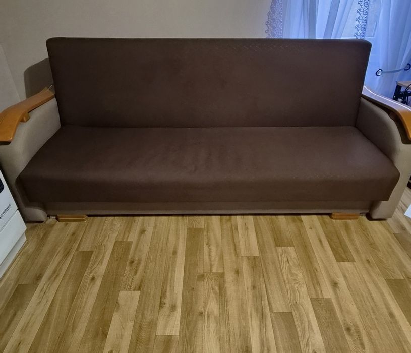 Wersalka brązowa.