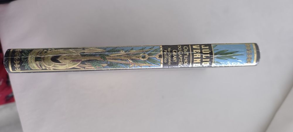 Livro novo embalado