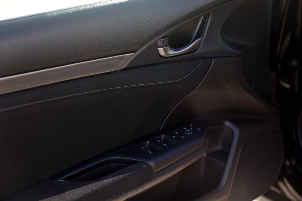 • Honda Civic 1.6 i-DTEC