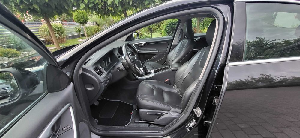 Volvo S60 II 2.0 S 60 D 2015r Wirtualne Zegary Nawigacja