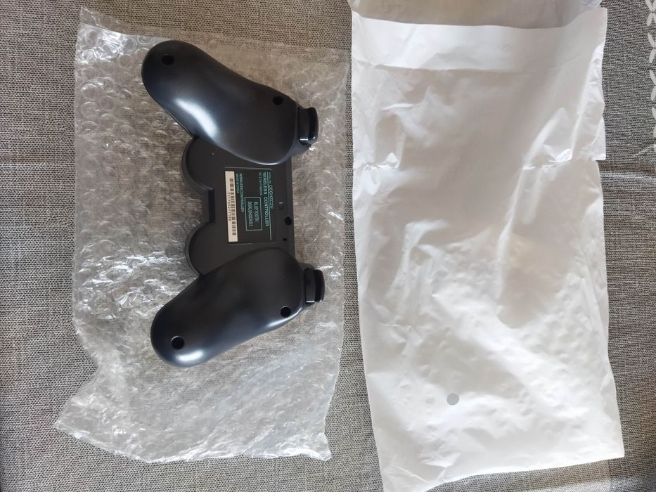 Comando Sony PS3 novo ( 1 preto, branco vendido) a estrear na embalage