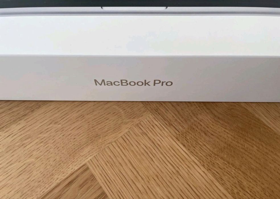 Apple MacBook Pro 14 with Apple M5, 512GB, 10CPU / 10GPU, 16GB RAM, Silver (2025)