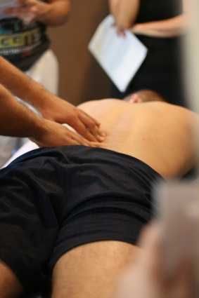 Masaż z dojazdem- terapeuta poprawy kondycji fizycznej.