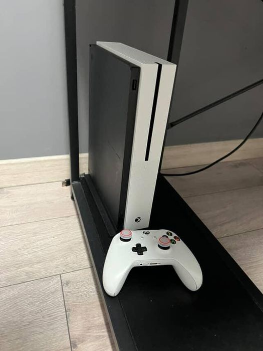 Продам xbox one S 512GB